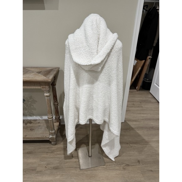 Aire Boutique Ivory Bouclé Hooded Sleeveless Wrap Vest w/ Pockets - Picture 2 of 6